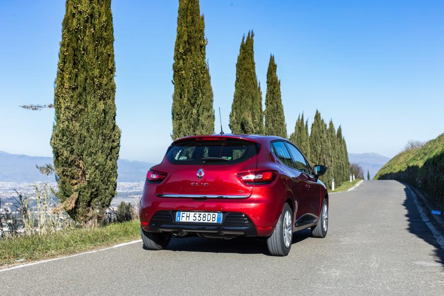  Renault Clio 2016 года  (фото 19 из 80)
